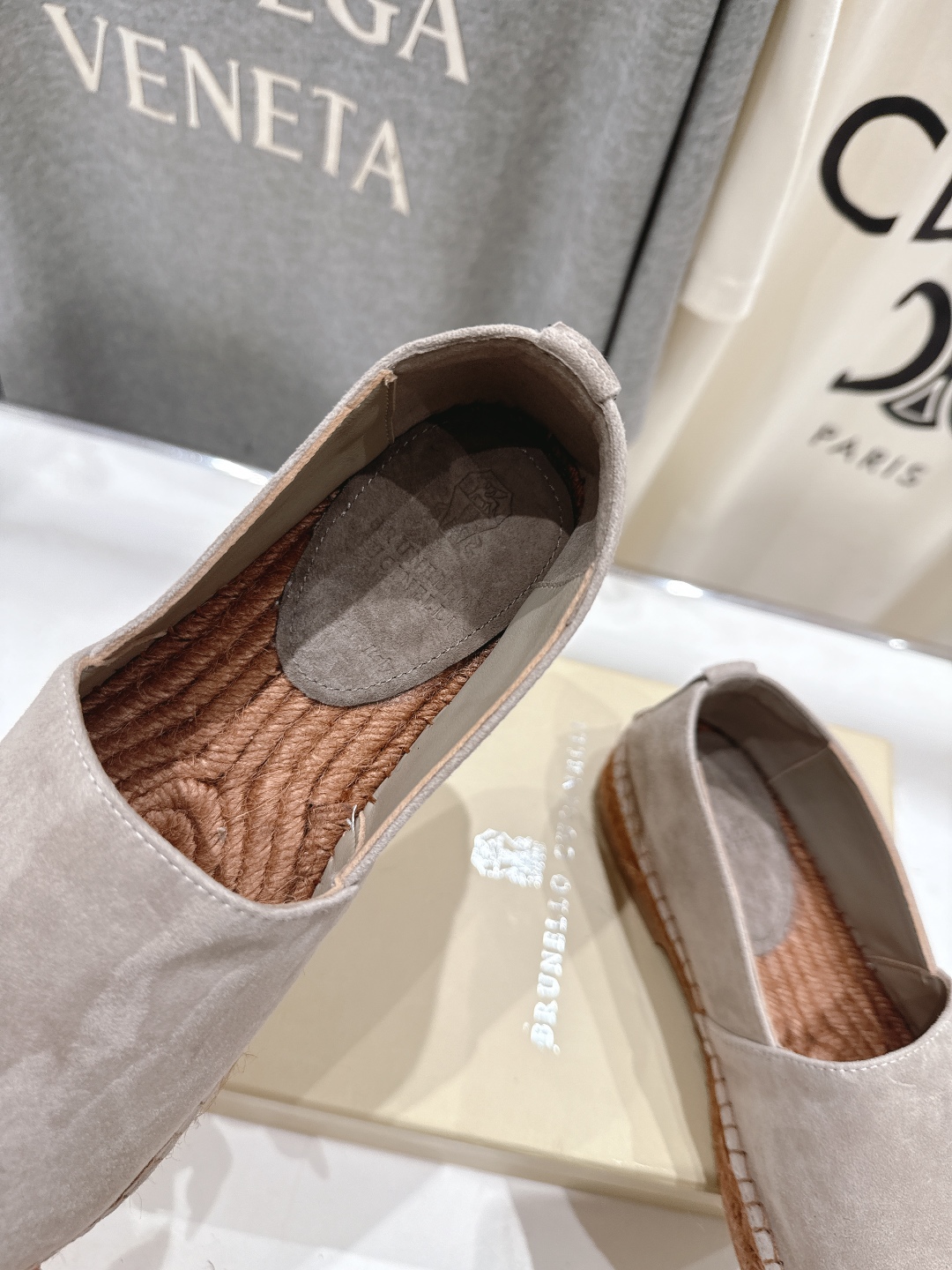 高版本出厂
   Brunello Cucinelli 新款BC麻绳底渔夫鞋系列，一脚蹬乐福鞋。网红推荐