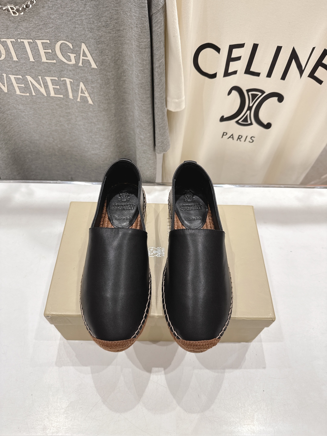 高版本出厂
   Brunello Cucinelli 新款BC麻绳底渔夫鞋系列，一脚蹬乐福鞋。网红推荐