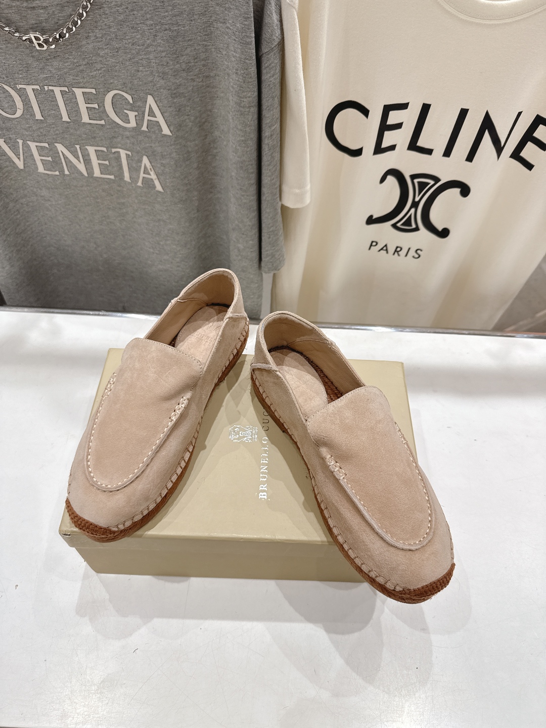 高版本出厂
   Brunello Cucinelli 新款BC麻绳底渔夫鞋系列，一脚蹬乐福鞋。网红推荐