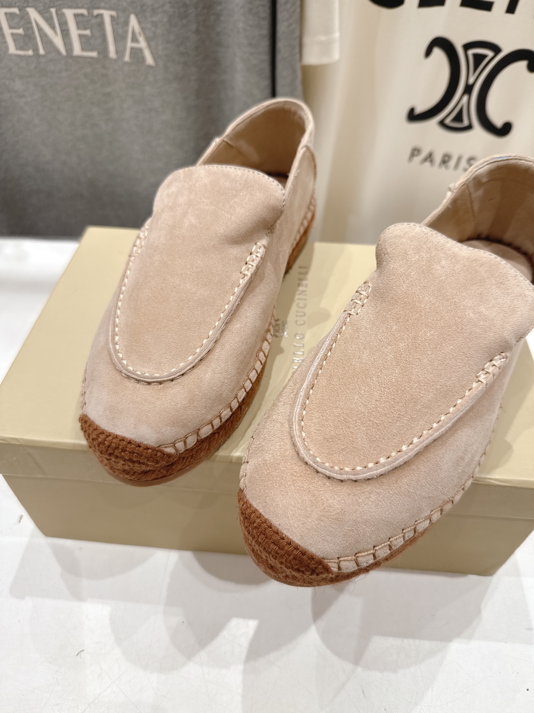 高版本出厂
   Brunello Cucinelli 新款BC麻绳底渔夫鞋系列，一脚蹬乐福鞋。网红推荐