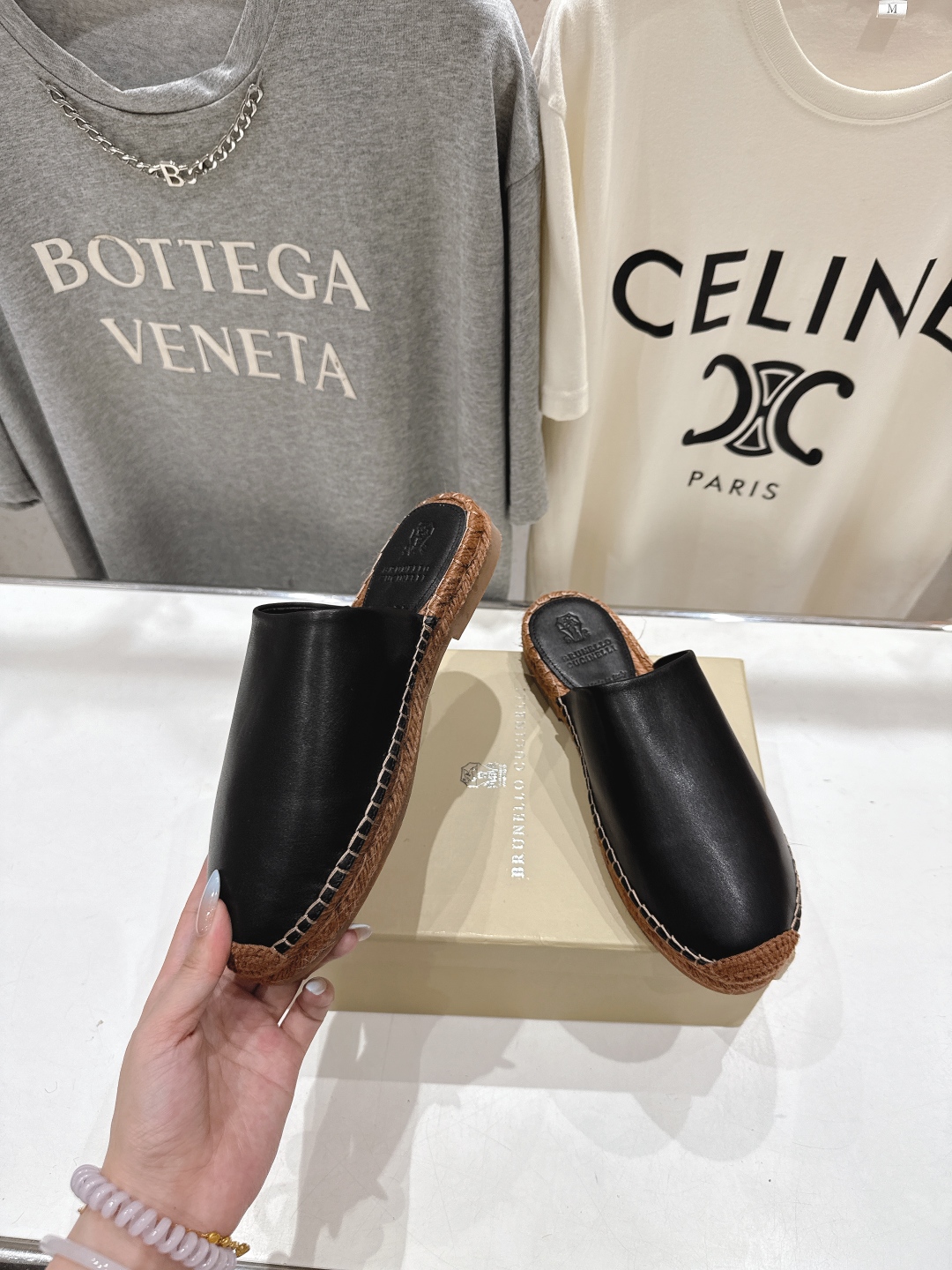 高版本出厂
   Brunello Cucinelli 新款BC麻绳底渔夫鞋系列，一脚蹬乐福鞋。网红推荐