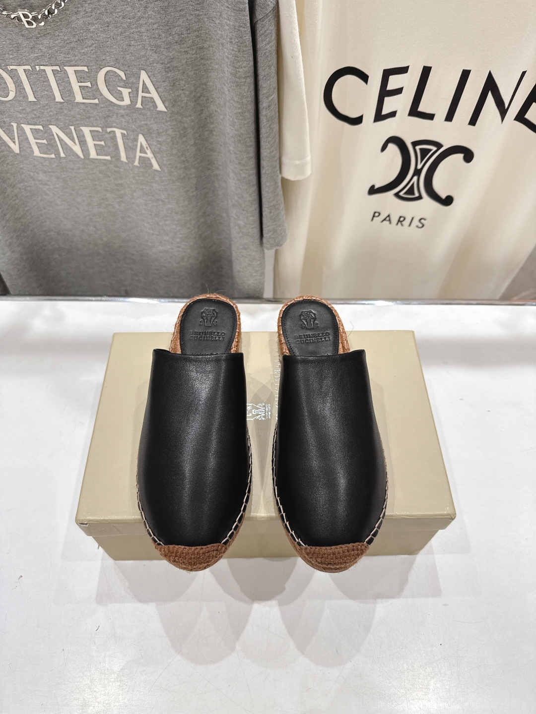 高版本出厂
   Brunello Cucinelli 新款BC麻绳底渔夫鞋系列，一脚蹬乐福鞋。网红推荐