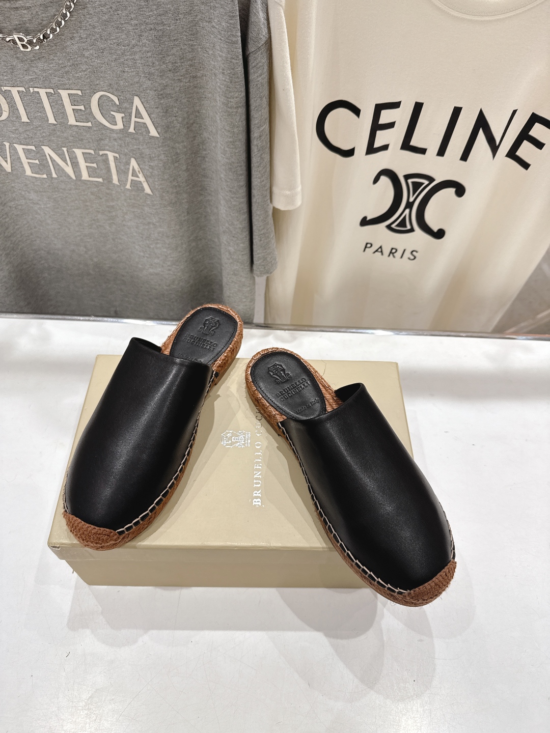 高版本出厂
   Brunello Cucinelli 新款BC麻绳底渔夫鞋系列，一脚蹬乐福鞋。网红推荐