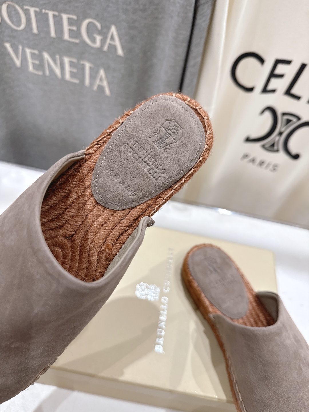 高版本出厂
   Brunello Cucinelli 新款BC麻绳底渔夫鞋系列，一脚蹬乐福鞋。网红推荐