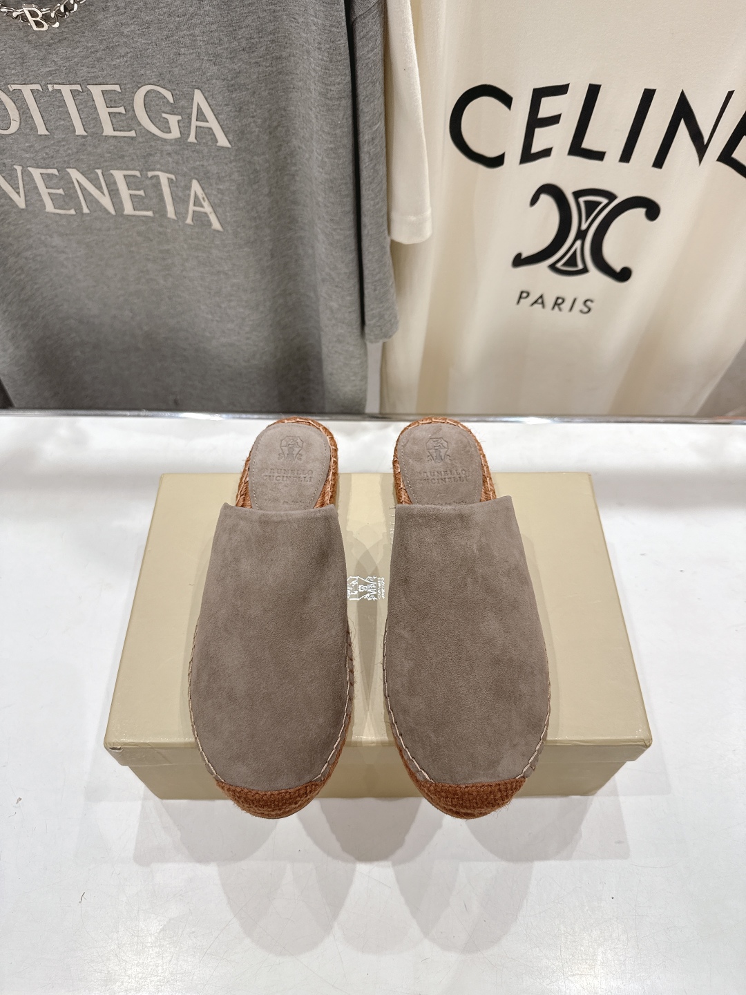 高版本出厂
   Brunello Cucinelli 新款BC麻绳底渔夫鞋系列，一脚蹬乐福鞋。网红推荐