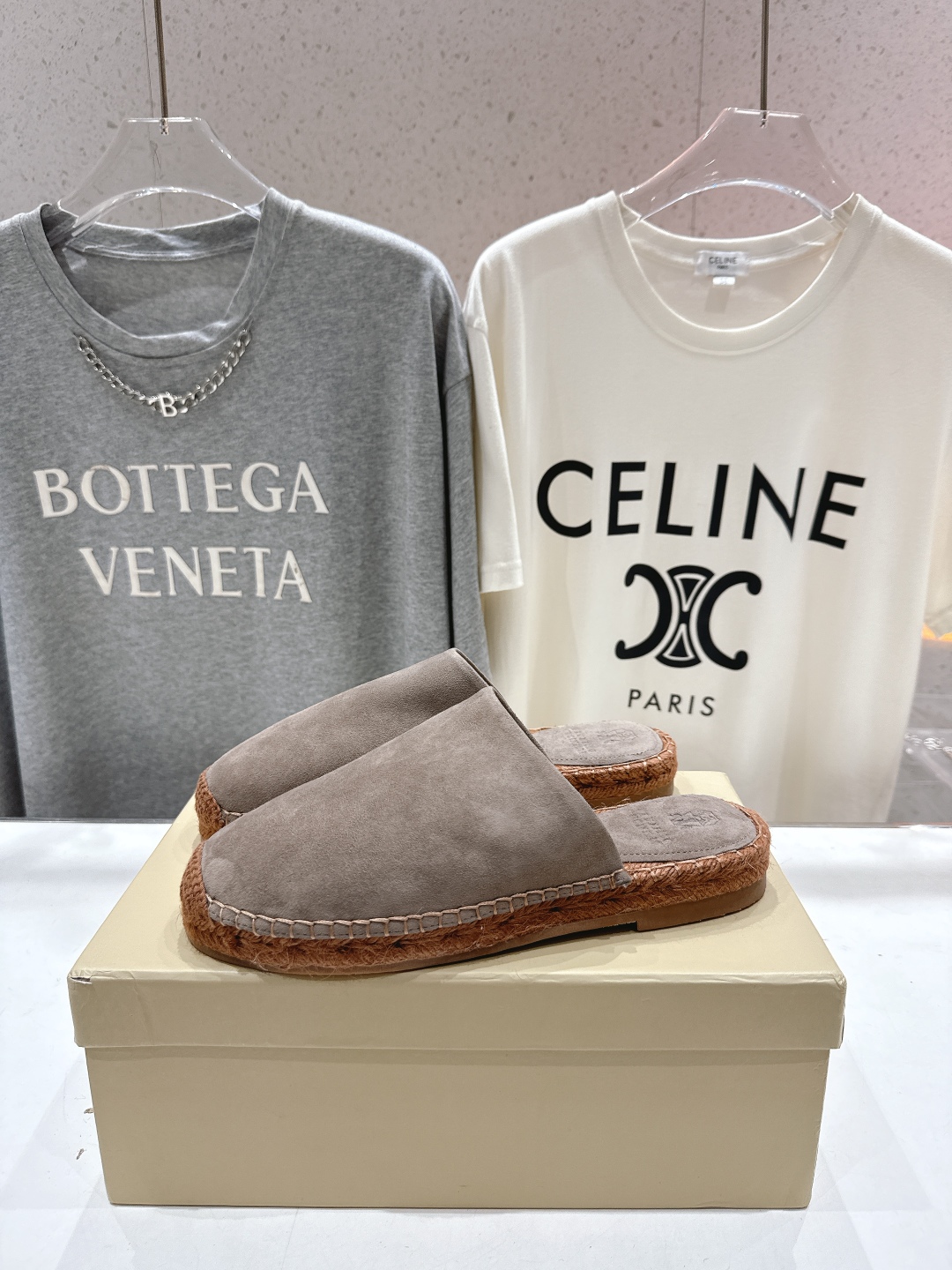 高版本出厂
   Brunello Cucinelli 新款BC麻绳底渔夫鞋系列，一脚蹬乐福鞋。网红推荐