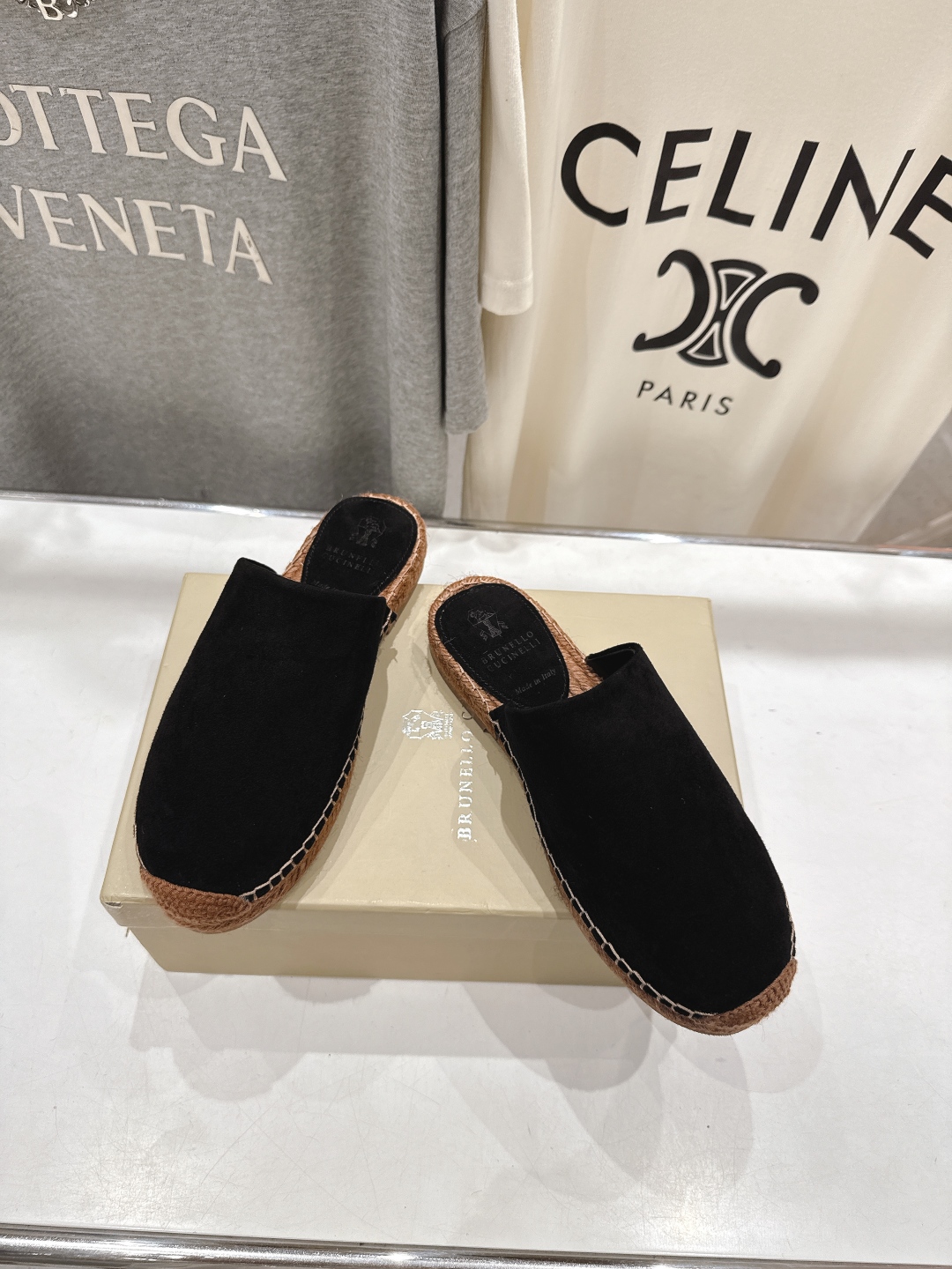 高版本出厂
   Brunello Cucinelli 新款BC麻绳底渔夫鞋系列，一脚蹬乐福鞋。网红推荐