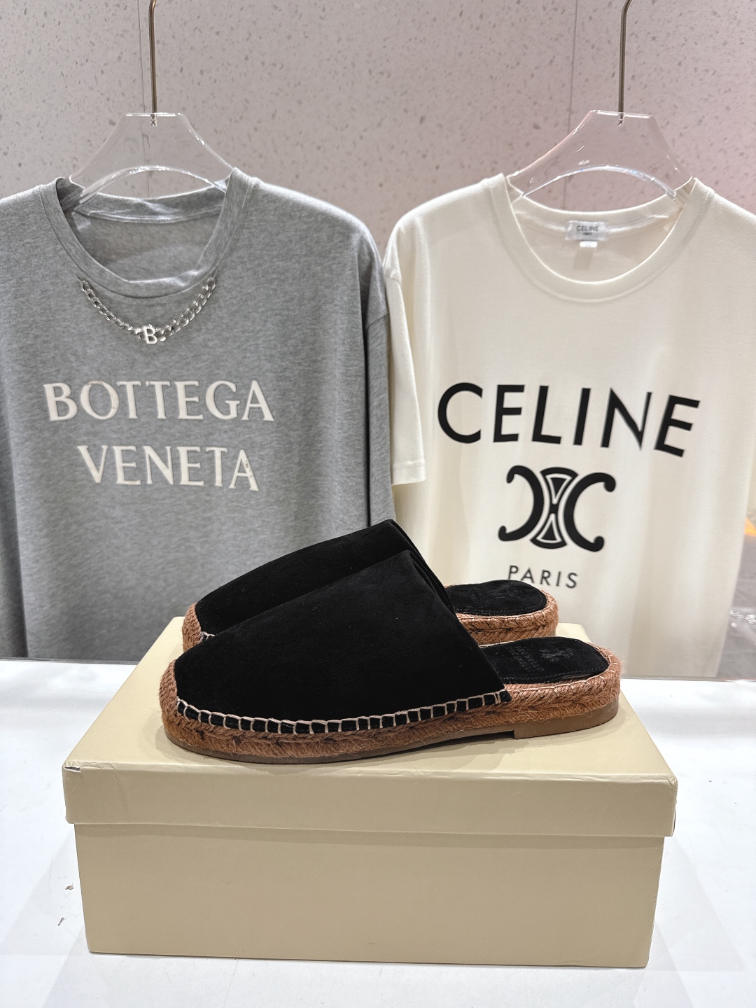 高版本出厂
   Brunello Cucinelli 新款BC麻绳底渔夫鞋系列，一脚蹬乐福鞋。网红推荐