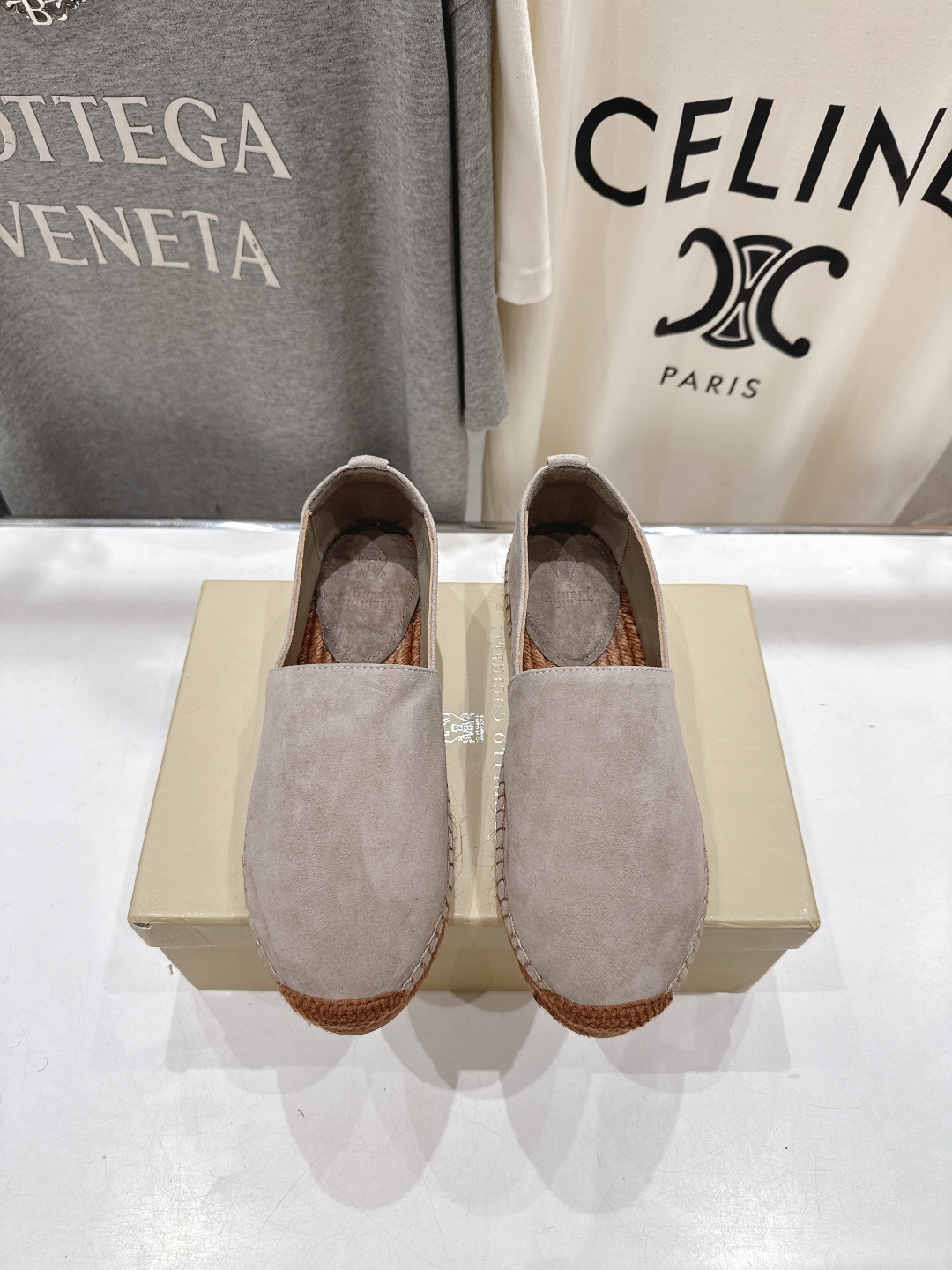 高版本出厂
   Brunello Cucinelli 新款BC麻绳底渔夫鞋系列，一脚蹬乐福鞋。网红推荐