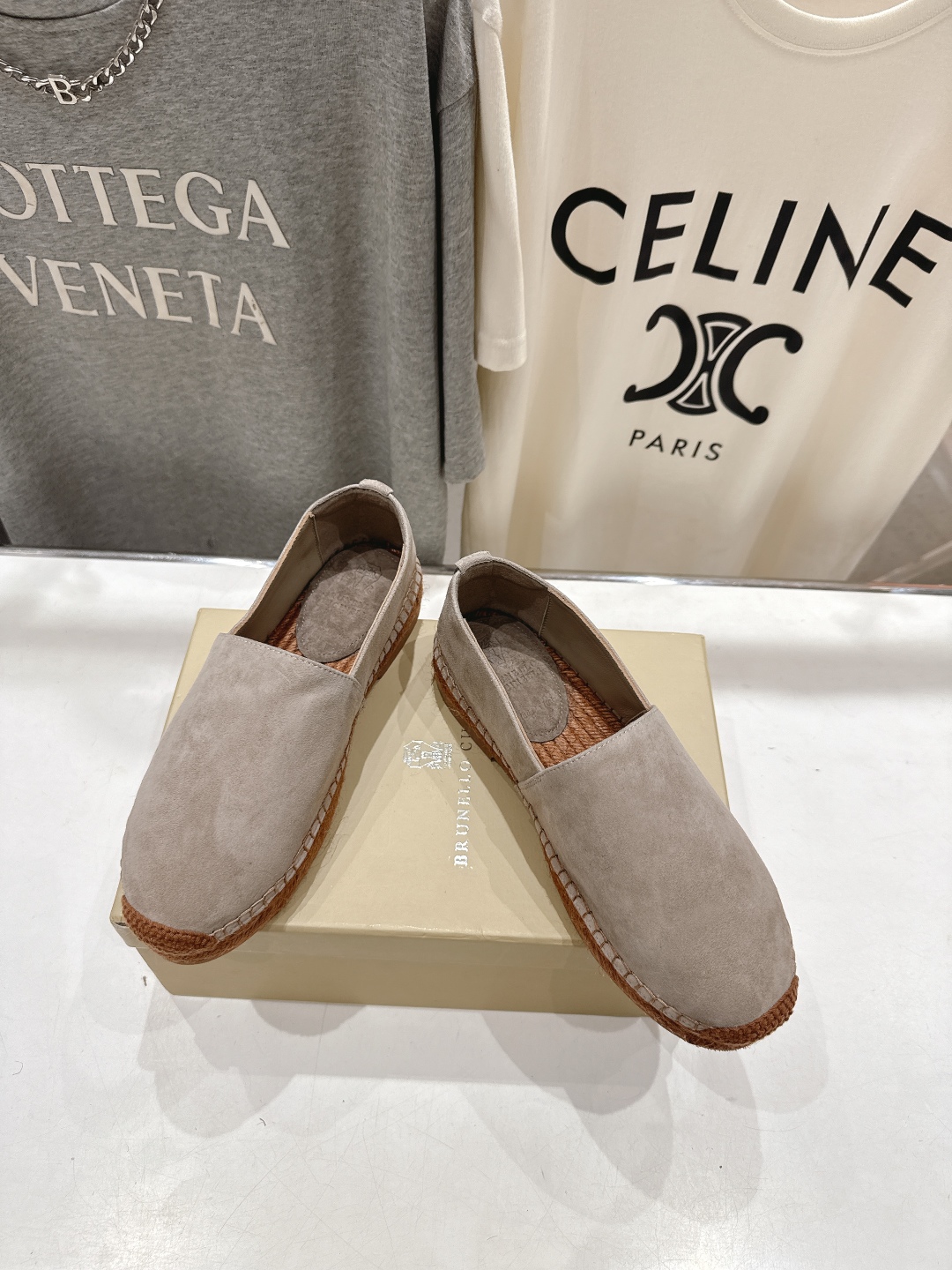 高版本出厂
   Brunello Cucinelli 新款BC麻绳底渔夫鞋系列，一脚蹬乐福鞋。网红推荐