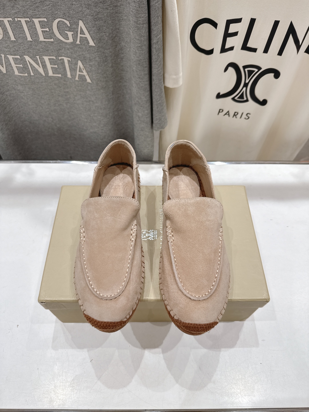 高版本出厂
   Brunello Cucinelli 新款BC麻绳底渔夫鞋系列，一脚蹬乐福鞋。网红推荐