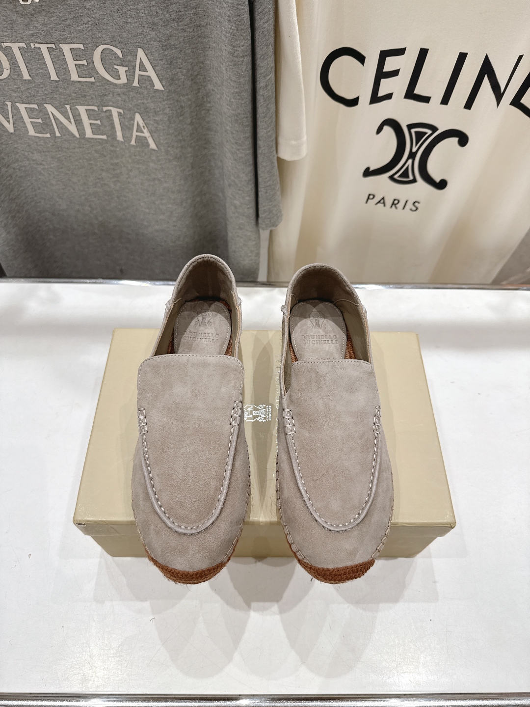 高版本出厂
   Brunello Cucinelli 新款BC麻绳底渔夫鞋系列，一脚蹬乐福鞋。网红推荐