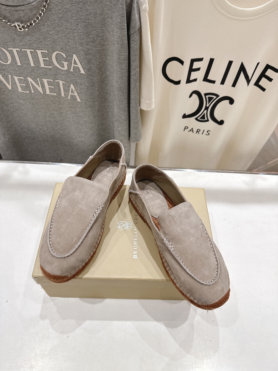 高版本出厂
   Brunello Cucinelli 新款BC麻绳底渔夫鞋系列，一脚蹬乐福鞋。网红推荐