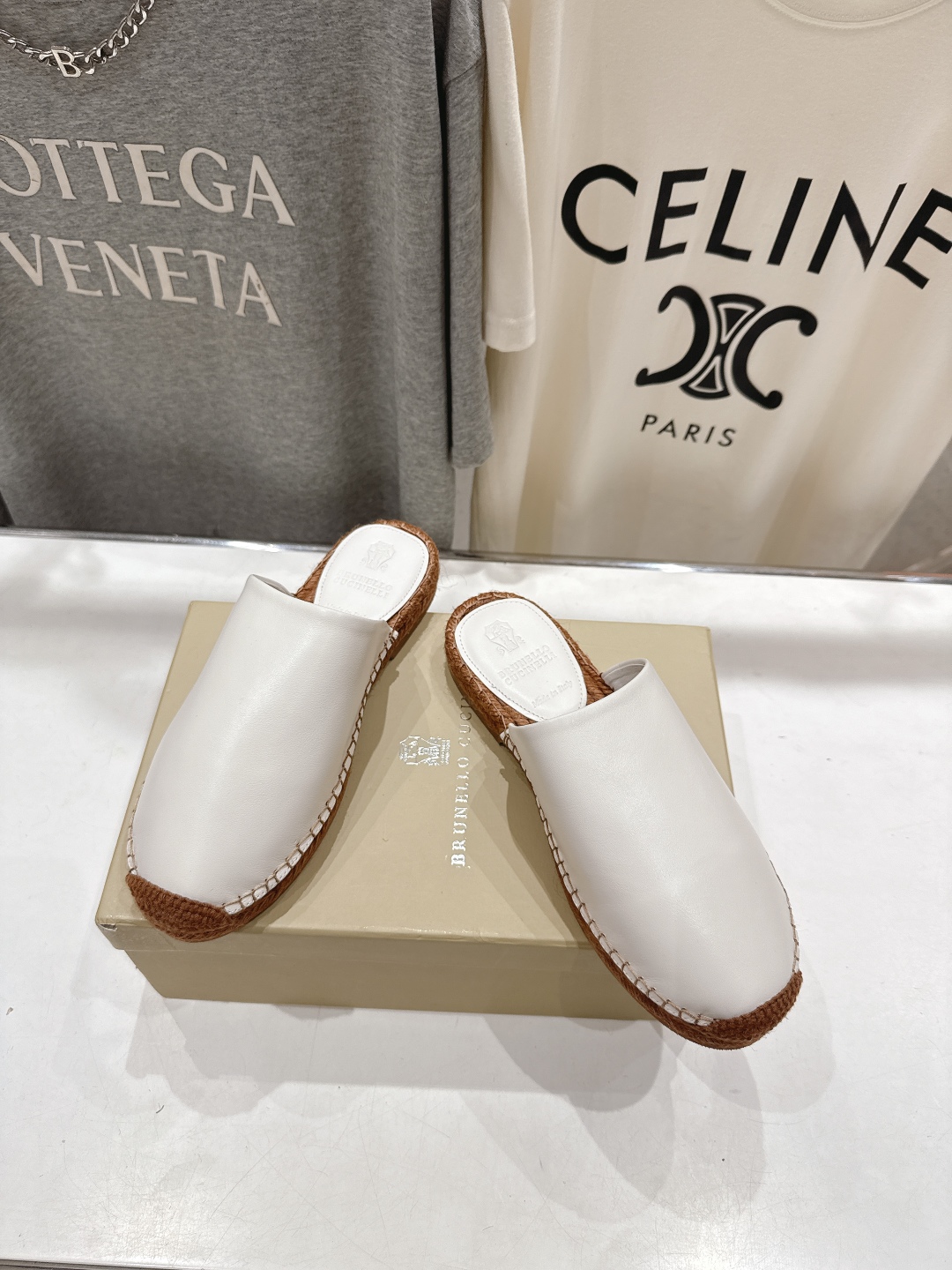 高版本出厂
   Brunello Cucinelli 新款BC麻绳底渔夫鞋系列，一脚蹬乐福鞋。网红推荐