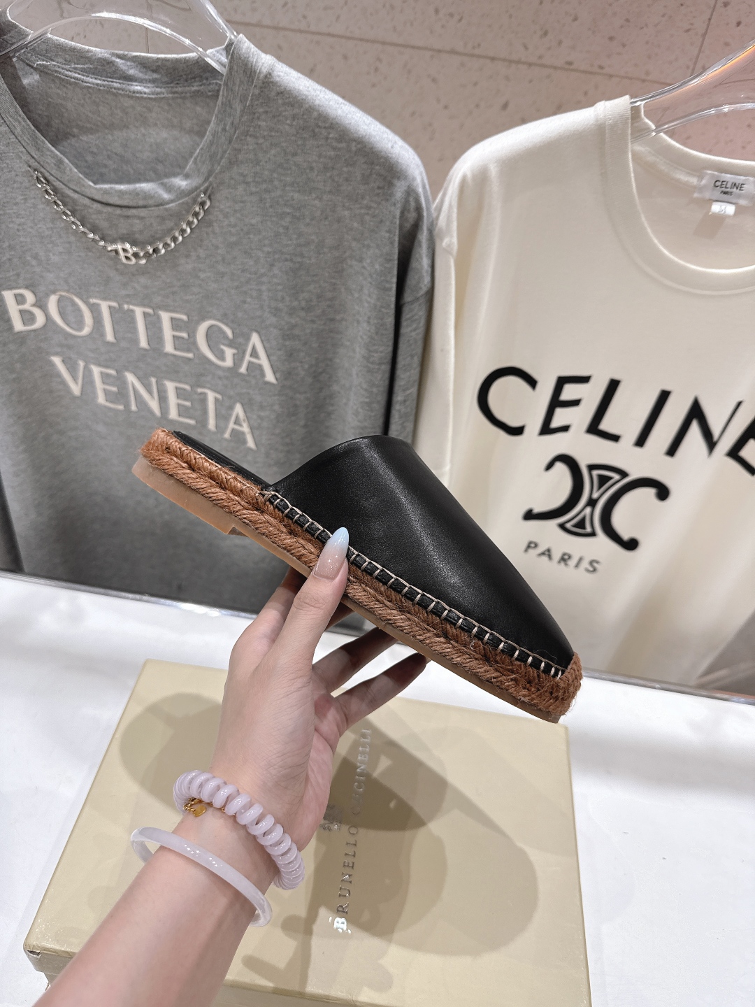 高版本出厂
   Brunello Cucinelli 新款BC麻绳底渔夫鞋系列，一脚蹬乐福鞋。网红推荐