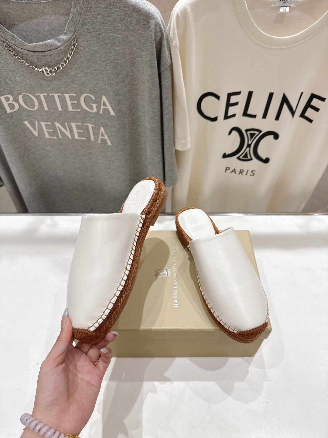 高版本出厂
   Brunello Cucinelli 新款BC麻绳底渔夫鞋系列，一脚蹬乐福鞋。网红推荐