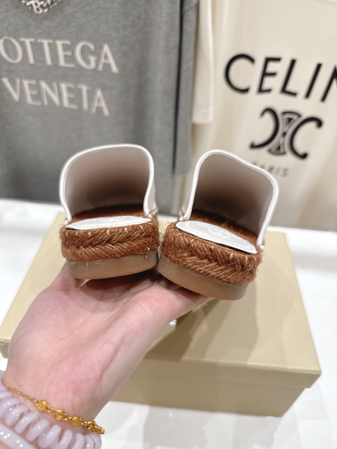 高版本出厂
   Brunello Cucinelli 新款BC麻绳底渔夫鞋系列，一脚蹬乐福鞋。网红推荐