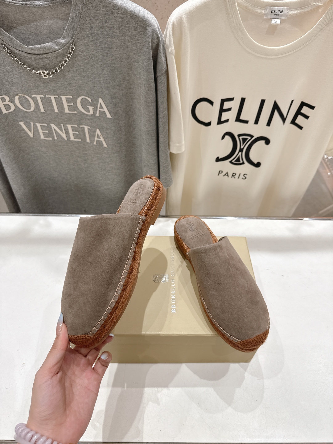 高版本出厂
   Brunello Cucinelli 新款BC麻绳底渔夫鞋系列，一脚蹬乐福鞋。网红推荐