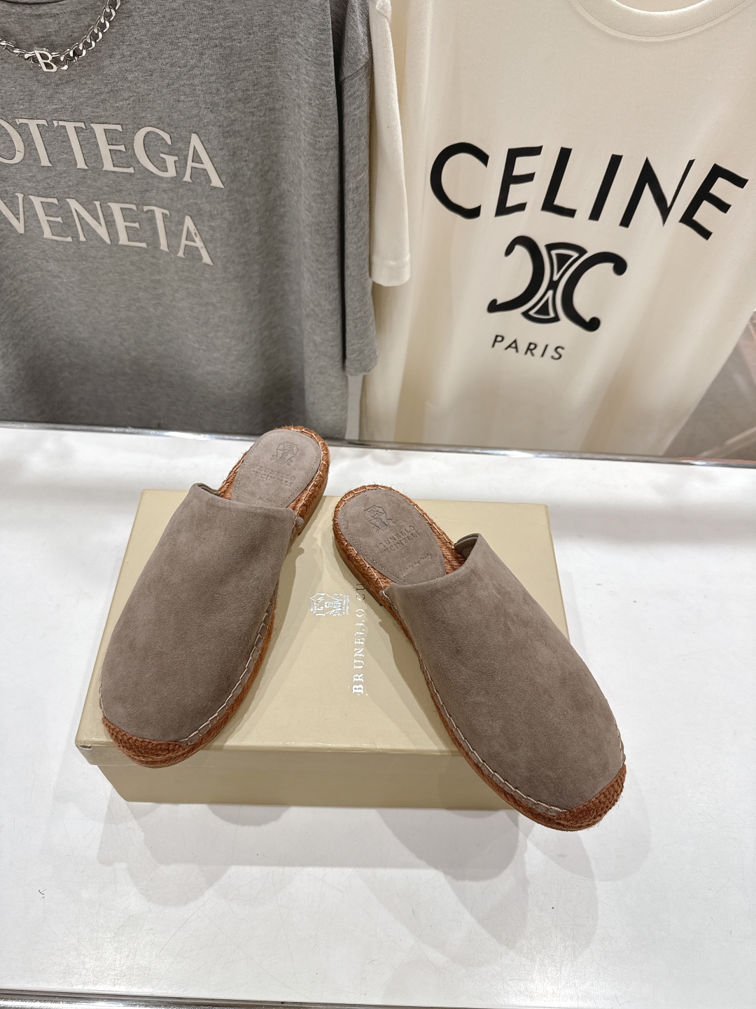 高版本出厂
   Brunello Cucinelli 新款BC麻绳底渔夫鞋系列，一脚蹬乐福鞋。网红推荐