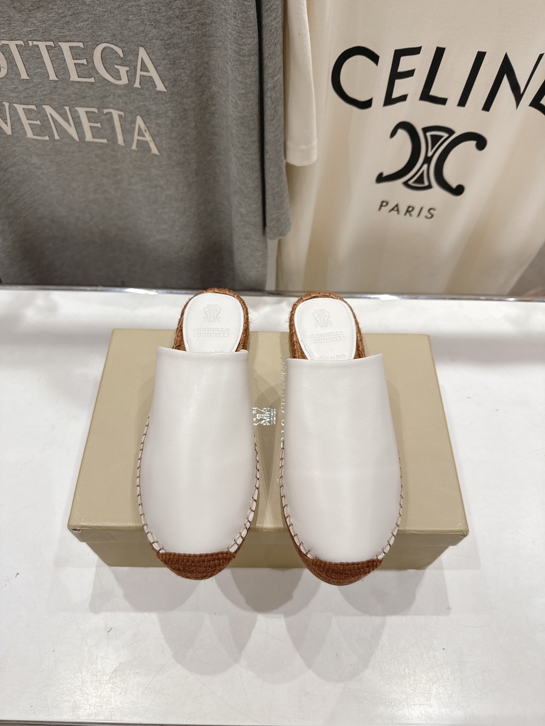 高版本出厂
   Brunello Cucinelli 新款BC麻绳底渔夫鞋系列，一脚蹬乐福鞋。网红推荐