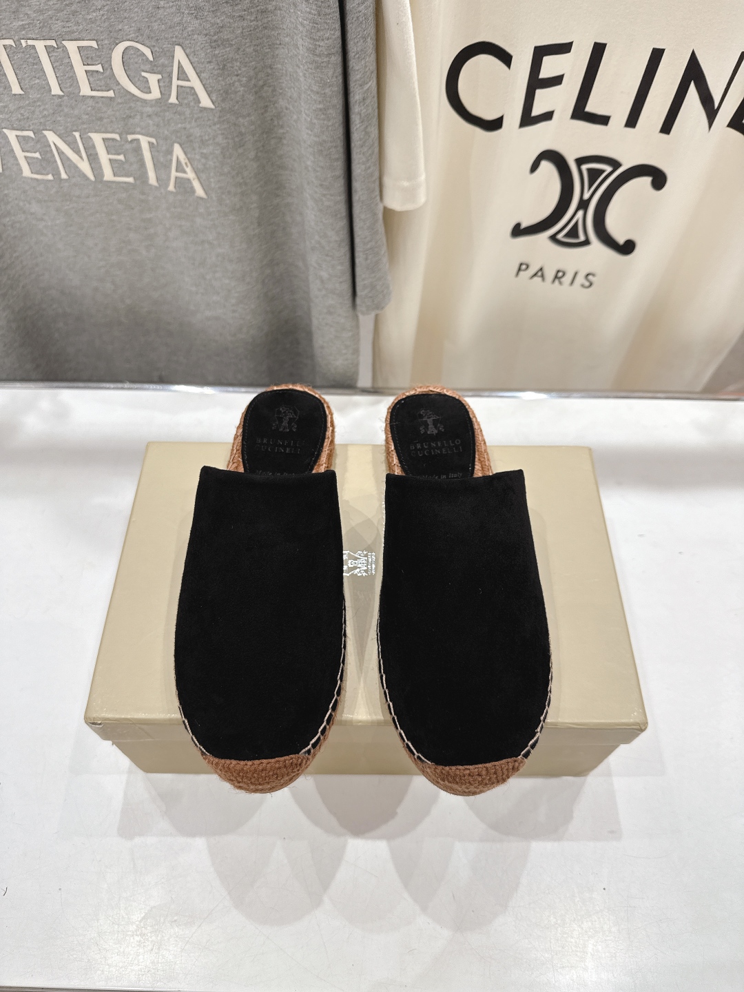高版本出厂
   Brunello Cucinelli 新款BC麻绳底渔夫鞋系列，一脚蹬乐福鞋。网红推荐