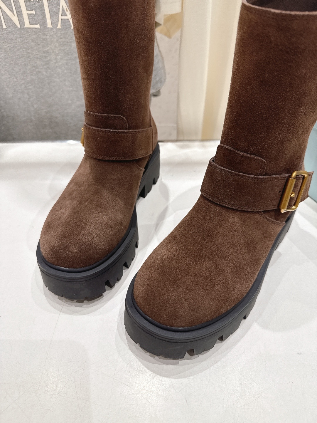 高版本出厂 prada/普拉达F041 2025ss最新三角扣厚底中筒靴马丁靴,非常耐看的一款走秀款中筒