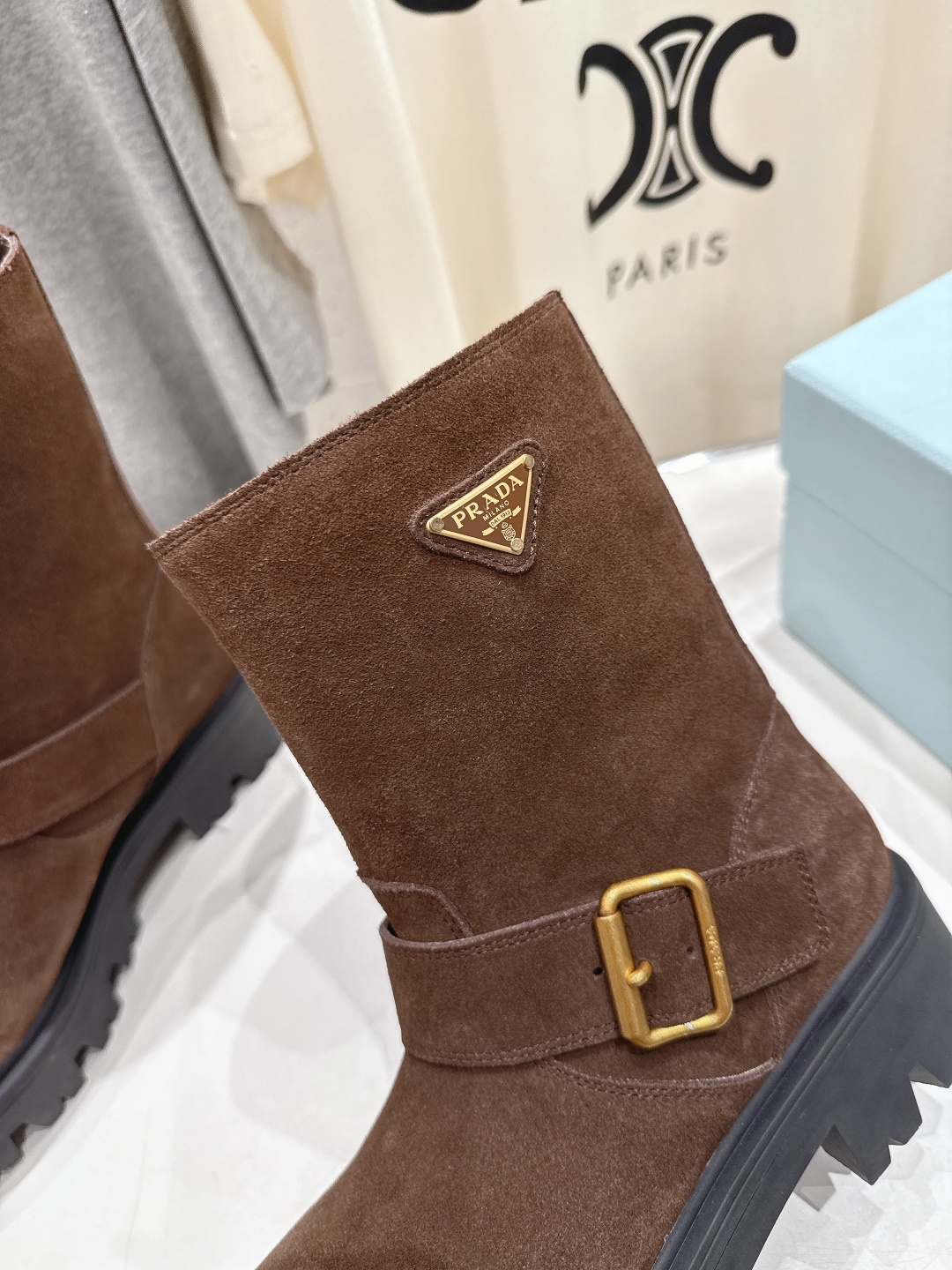 高版本出厂 prada/普拉达F041 2025ss最新三角扣厚底中筒靴马丁靴,非常耐看的一款走秀款中筒