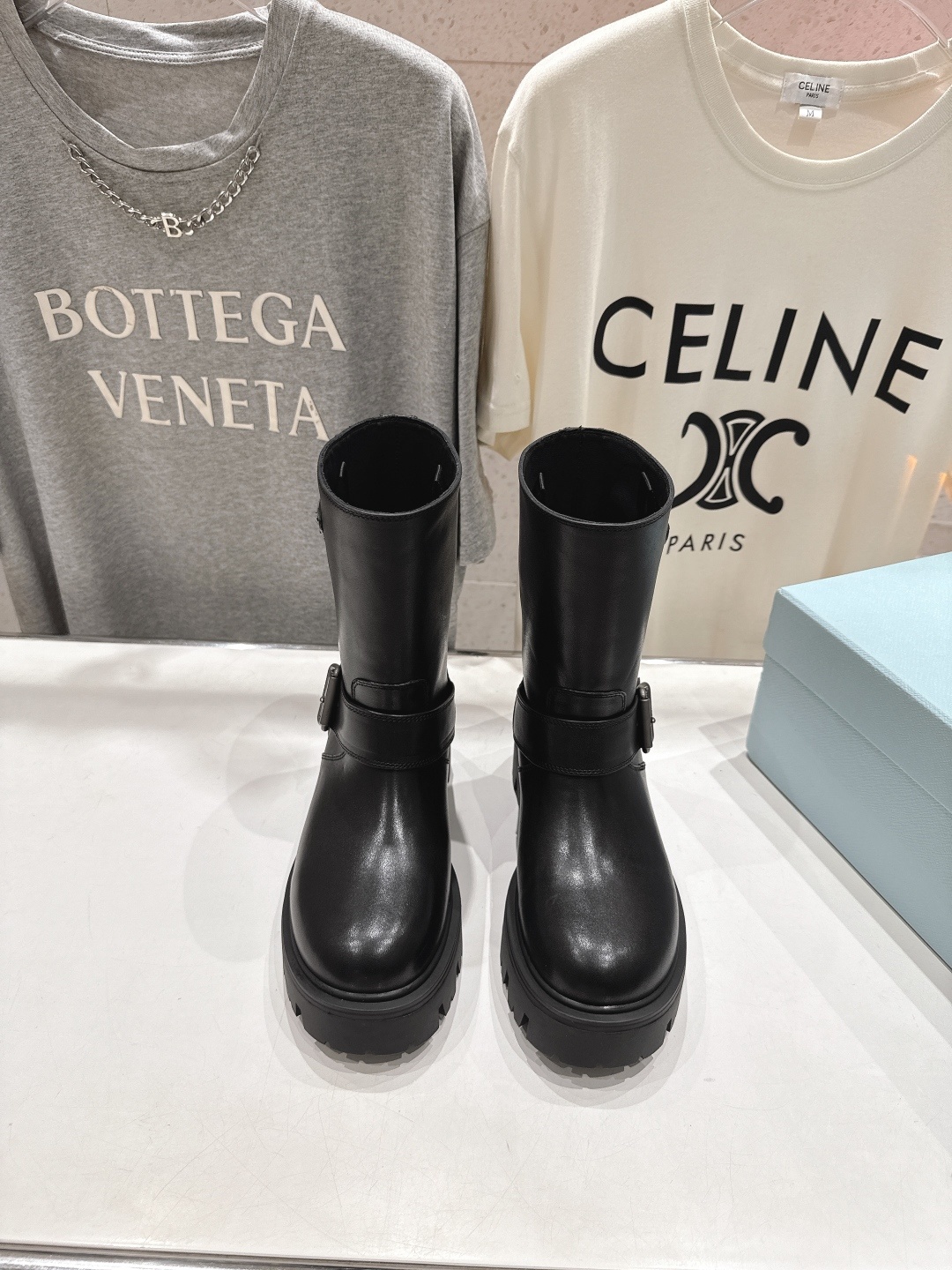 高版本出厂 prada/普拉达F041 2025ss最新三角扣厚底中筒靴马丁靴,非常耐看的一款走秀款中筒