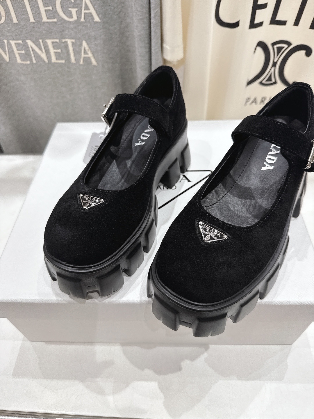 高版本出厂 prada* 普拉达ss25new arrival~P家新品三角扣厚底玛丽珍单鞋乐福鞋 顶级