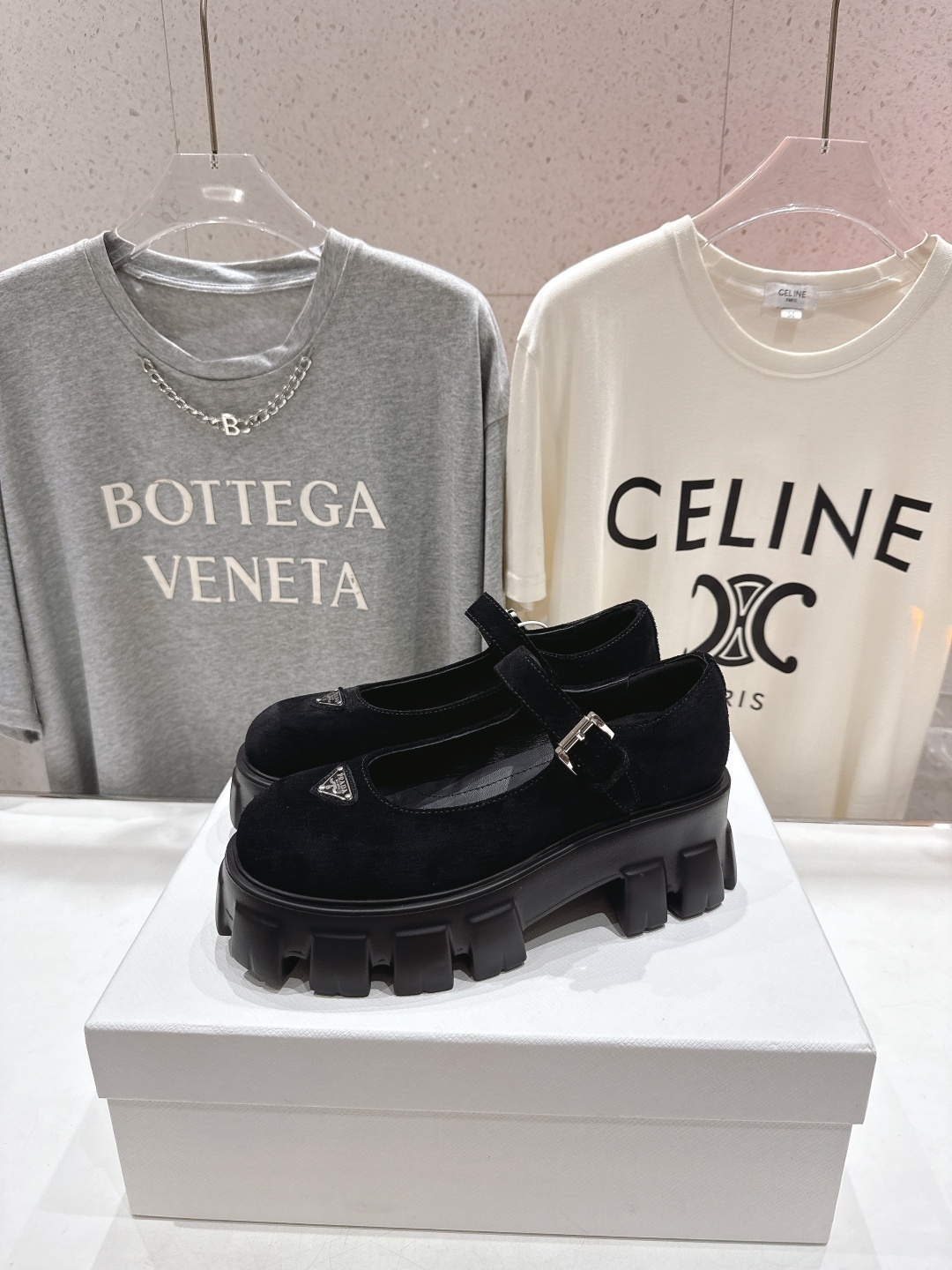 高版本出厂 prada* 普拉达ss25new arrival~P家新品三角扣厚底玛丽珍单鞋乐福鞋 顶级