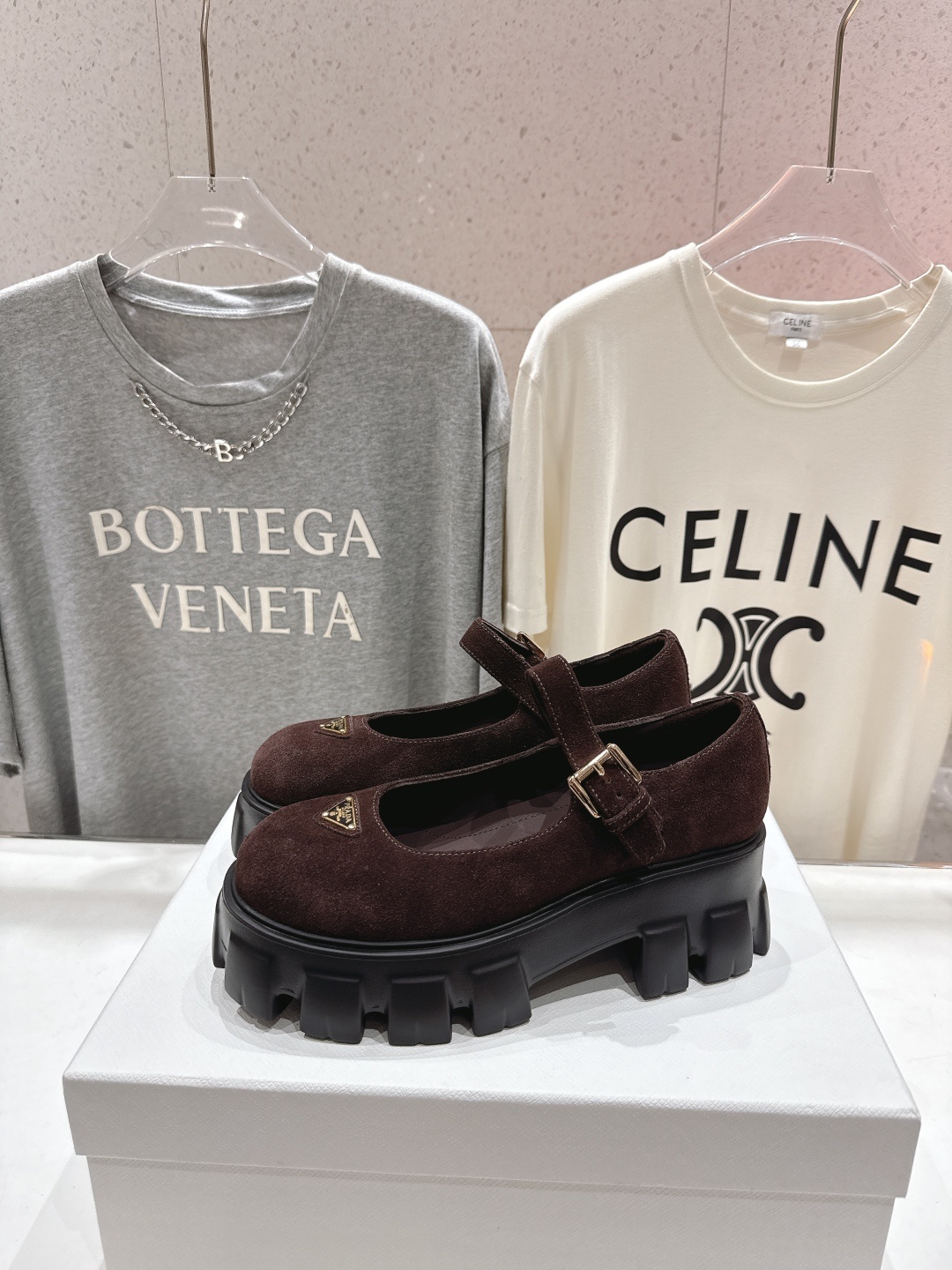 高版本出厂 prada* 普拉达ss25new arrival~P家新品三角扣厚底玛丽珍单鞋乐福鞋 顶级