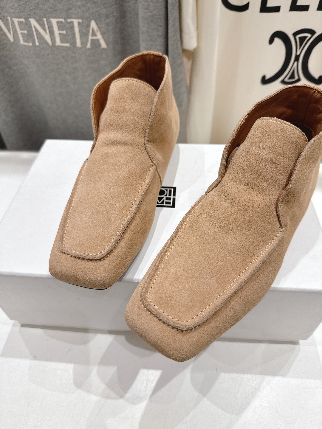 高版本出厂 小众潮物❤️Toteme 2025ss新款单鞋!正品购入打版开发.#.版型绝美~不挑任何腿型
