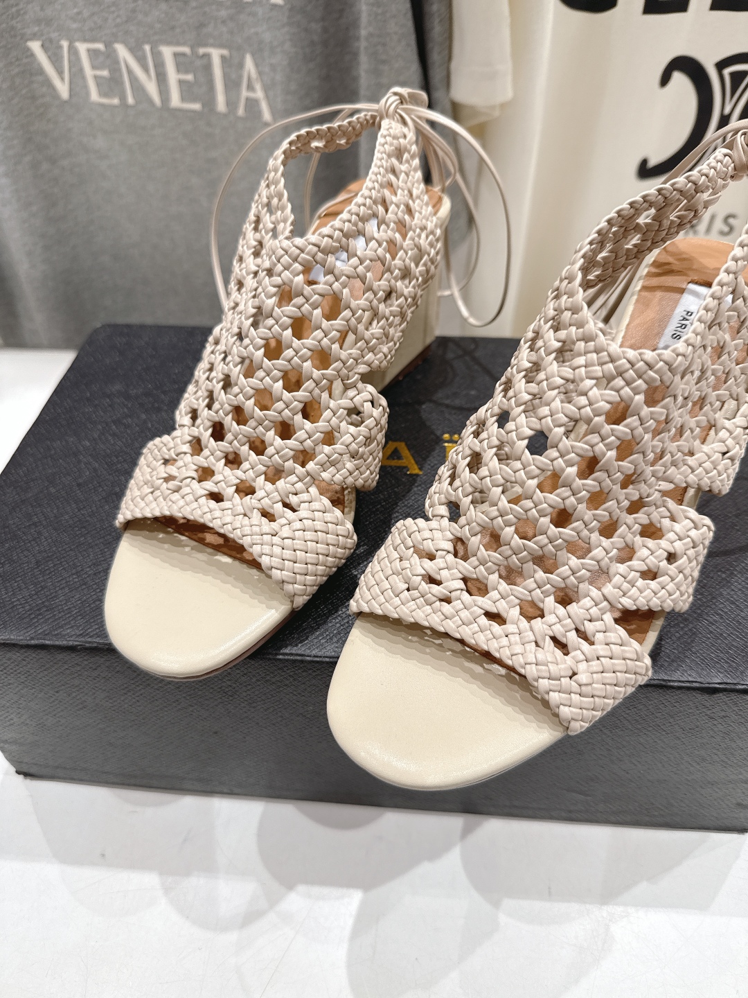 高版本出厂 独家新品 Alaia 阿莱亚25ss/ 走秀款厚底坡跟网面鞋凉鞋 最近超火的一款网面鞋章小蕙