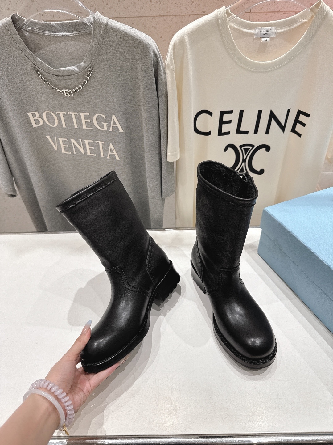 高版本出厂 prada/普拉达F026 2025ss最新厚底马丁靴中筒靴,非常耐看的一款走秀款中筒靴 原