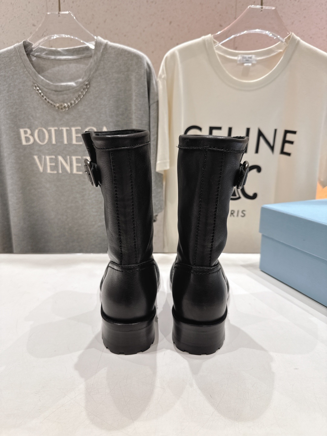 高版本出厂 prada/普拉达F026 2025ss最新厚底马丁靴中筒靴,非常耐看的一款走秀款中筒靴 原