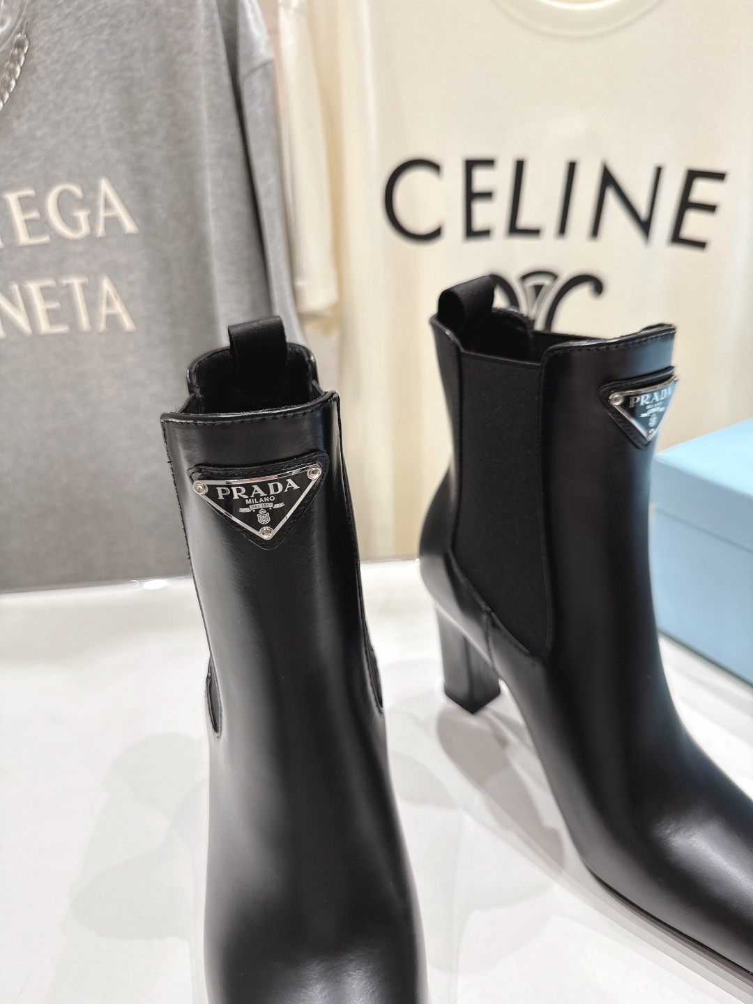 高版本出厂 Prada*普拉达P家F025 2025ss秋冬新品三角扣切尔西高跟短靴时髦百搭nice单品