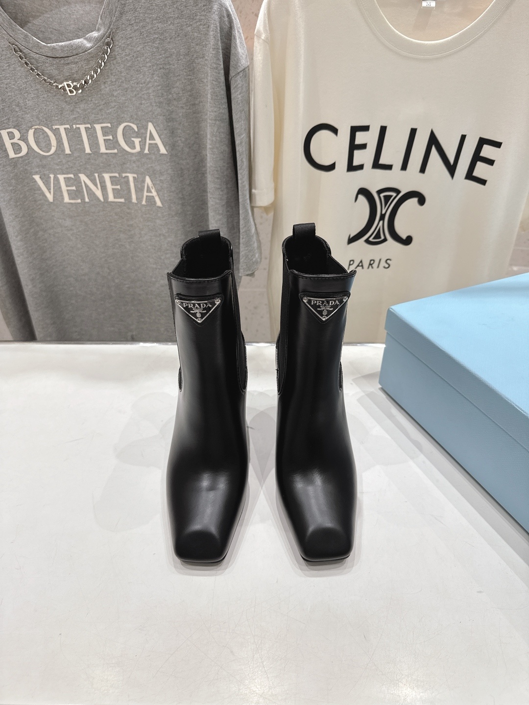 高版本出厂 Prada*普拉达P家F025 2025ss秋冬新品三角扣切尔西高跟短靴时髦百搭nice单品