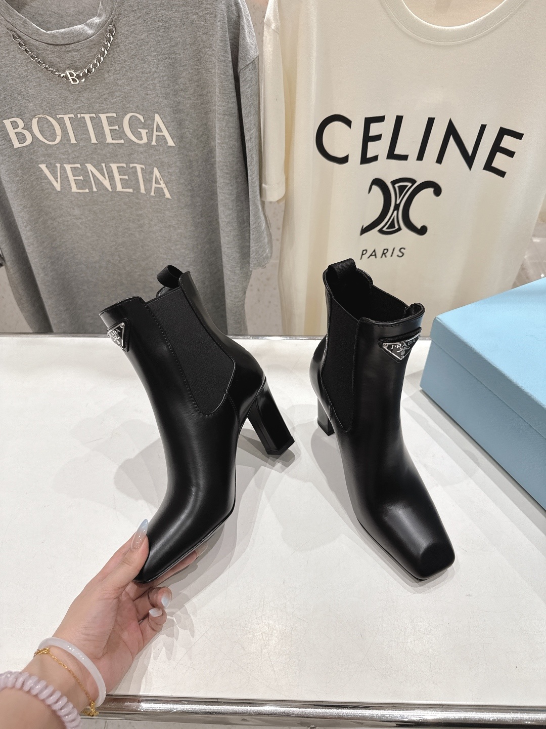高版本出厂 Prada*普拉达P家F025 2025ss秋冬新品三角扣切尔西高跟短靴时髦百搭nice单品