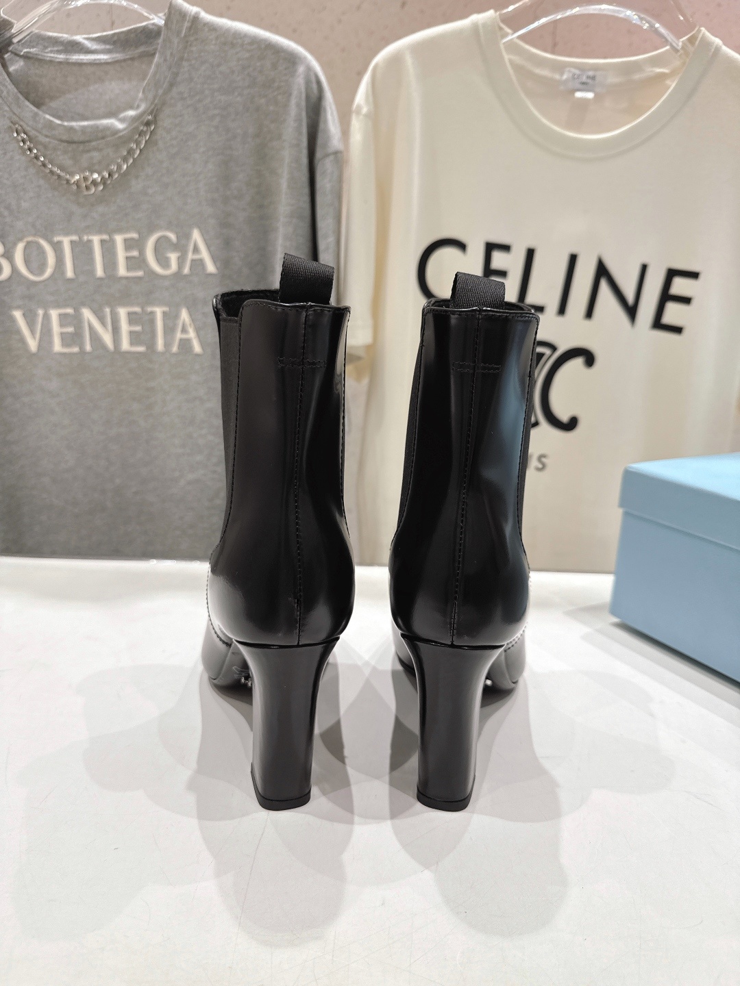 高版本出厂 Prada*普拉达P家F025 2025ss秋冬新品三角扣切尔西高跟短靴时髦百搭nice单品