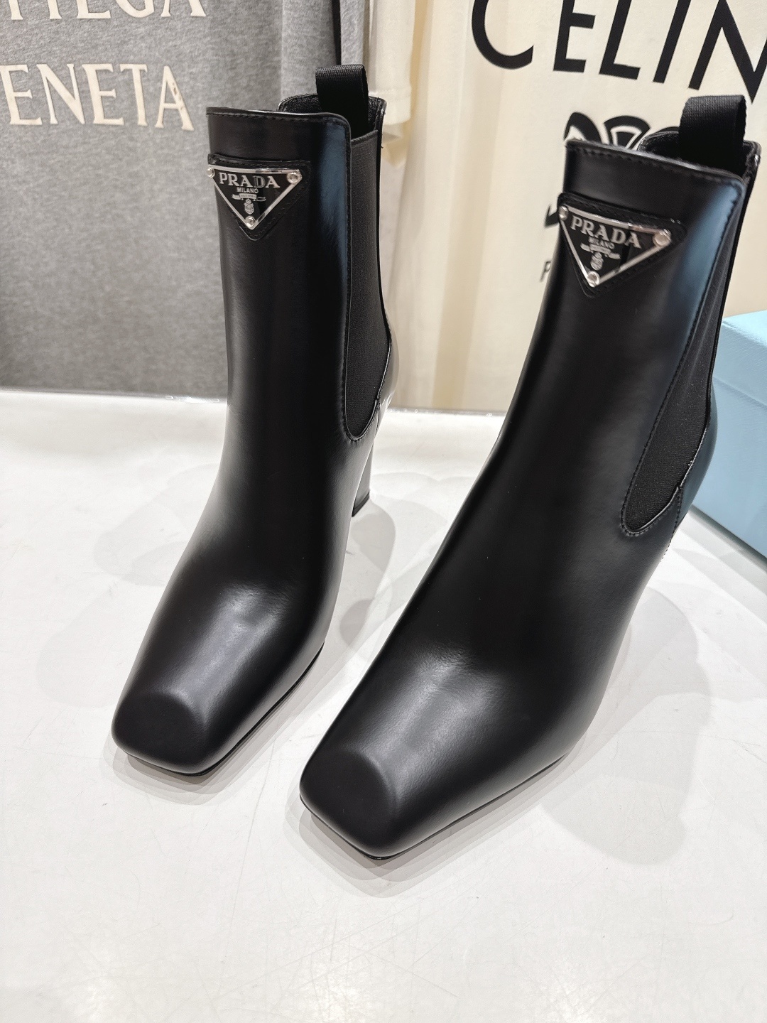 高版本出厂 Prada*普拉达P家F025 2025ss秋冬新品三角扣切尔西高跟短靴时髦百搭nice单品