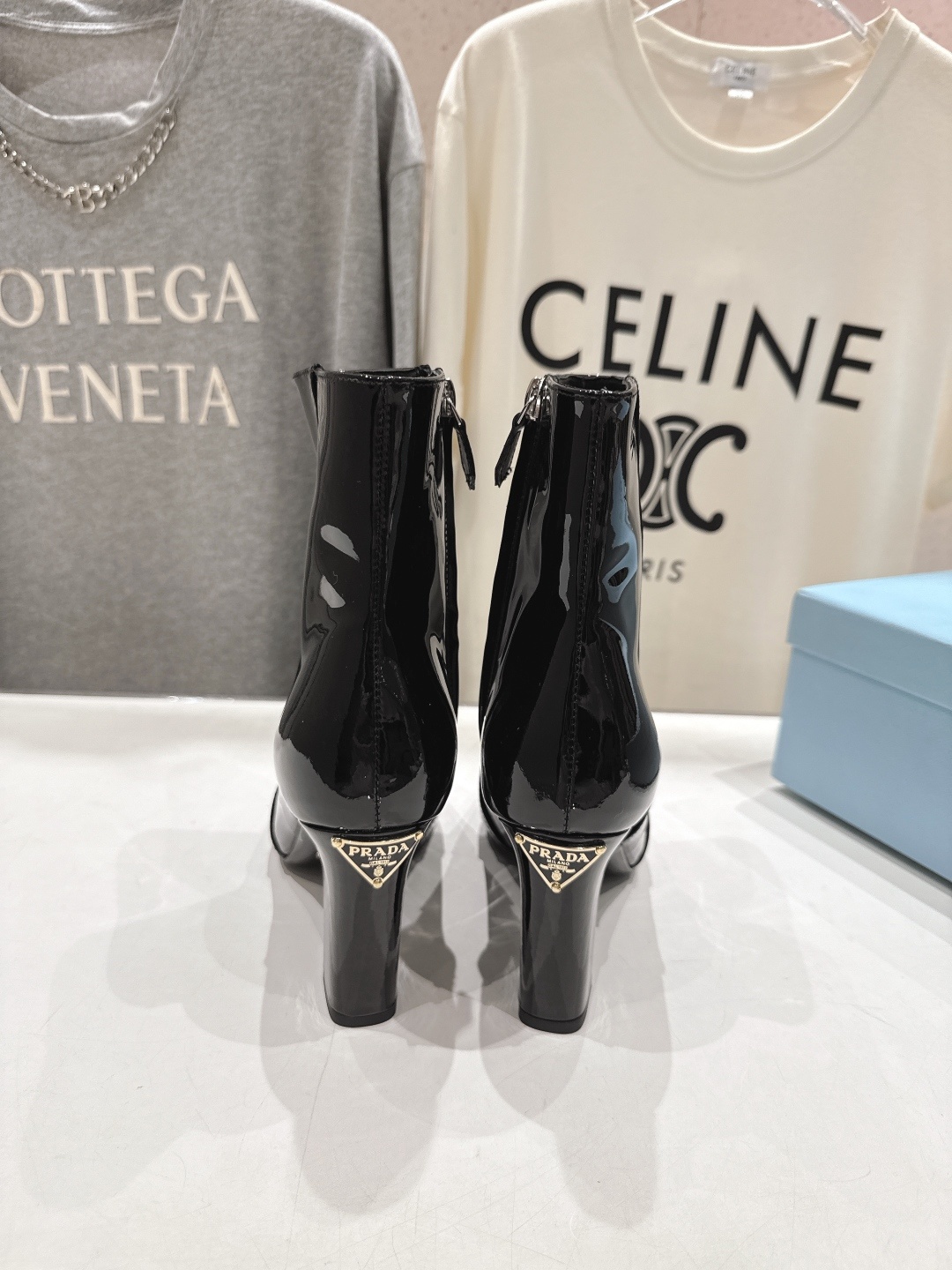 高版本出厂 Prada*普拉达P家F025 2025ss秋冬新品三角扣切尔西高跟短靴时髦百搭nice单品