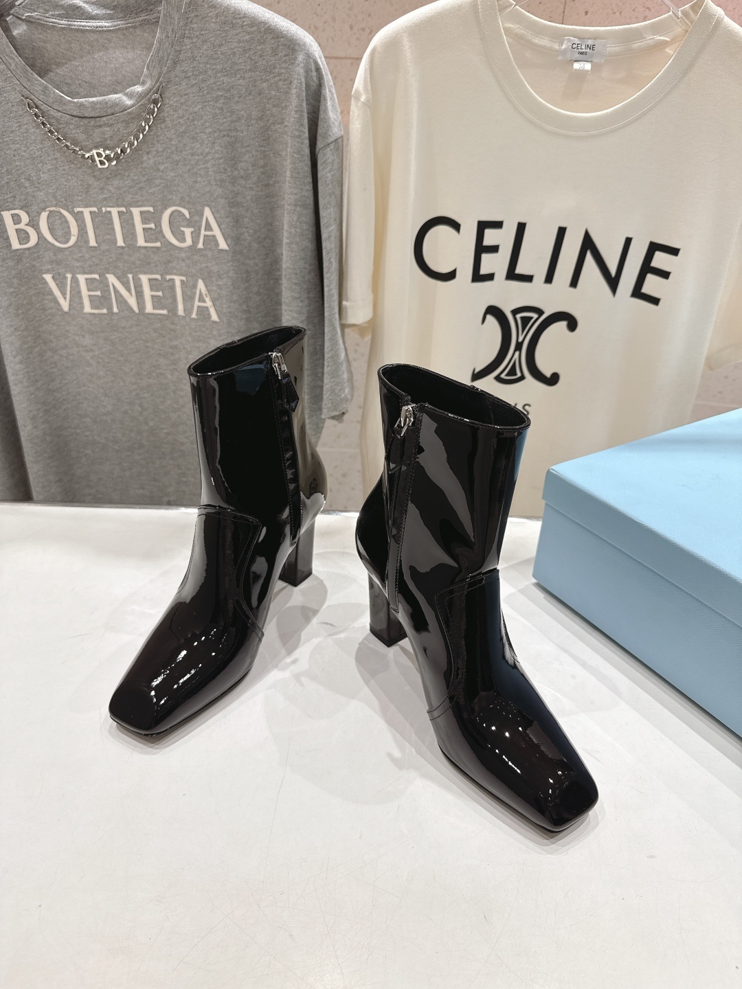 高版本出厂 Prada*普拉达P家F025 2025ss秋冬新品三角扣切尔西高跟短靴时髦百搭nice单品