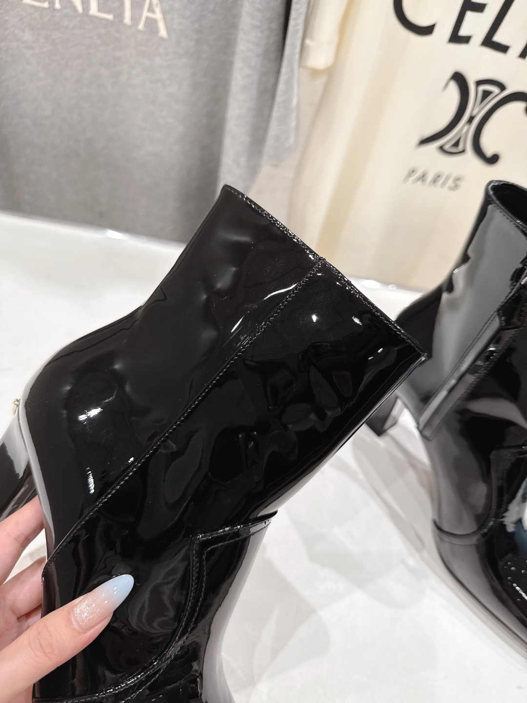 高版本出厂 Prada*普拉达P家F025 2025ss秋冬新品三角扣切尔西高跟短靴时髦百搭nice单品
