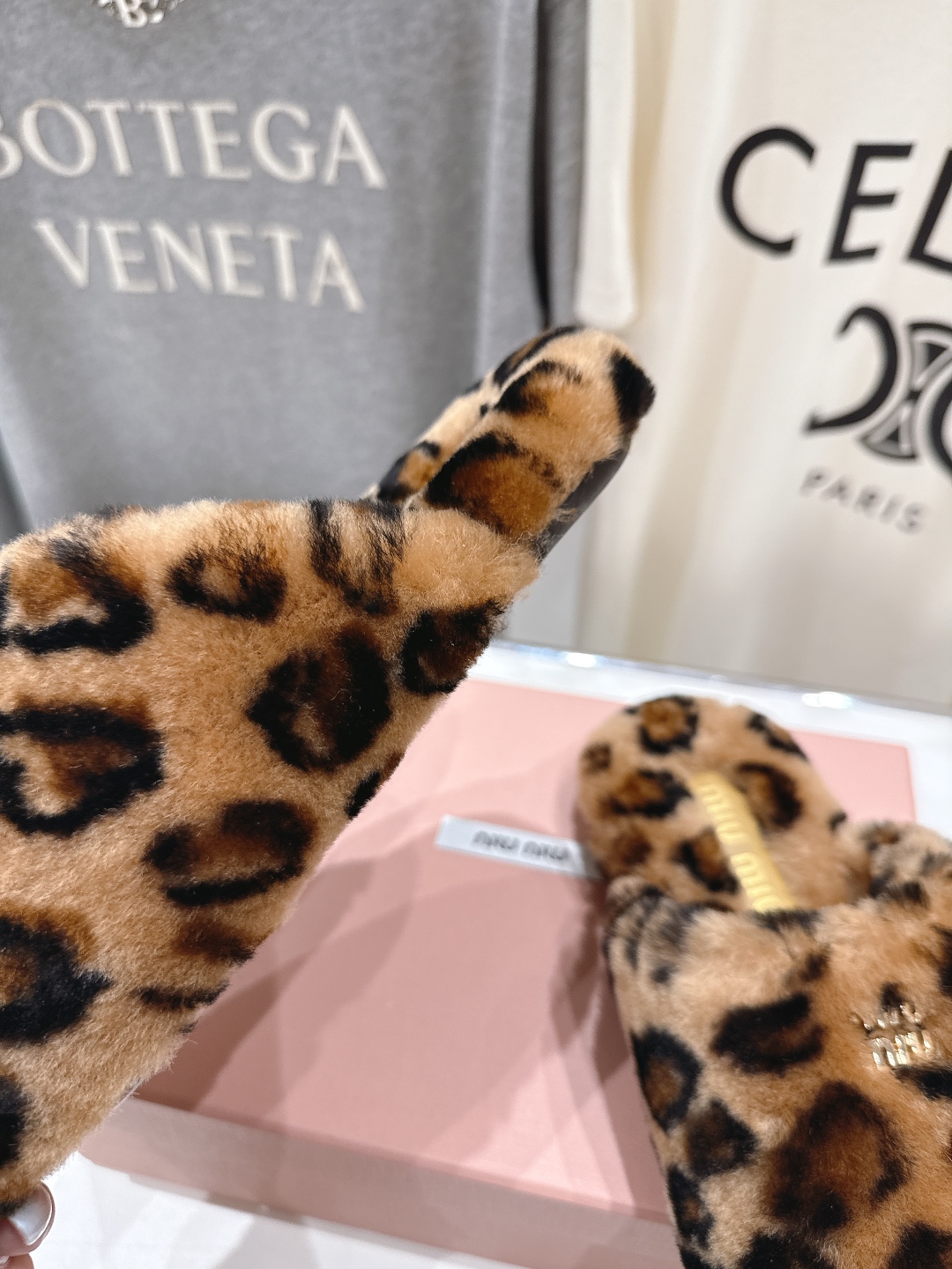 高版本出厂 MiuMiu/缪缪 2025ss秋冬新款勃肯包头毛毛拖鞋毛毛鞋缪缪又让我重新爱了它一次！这季