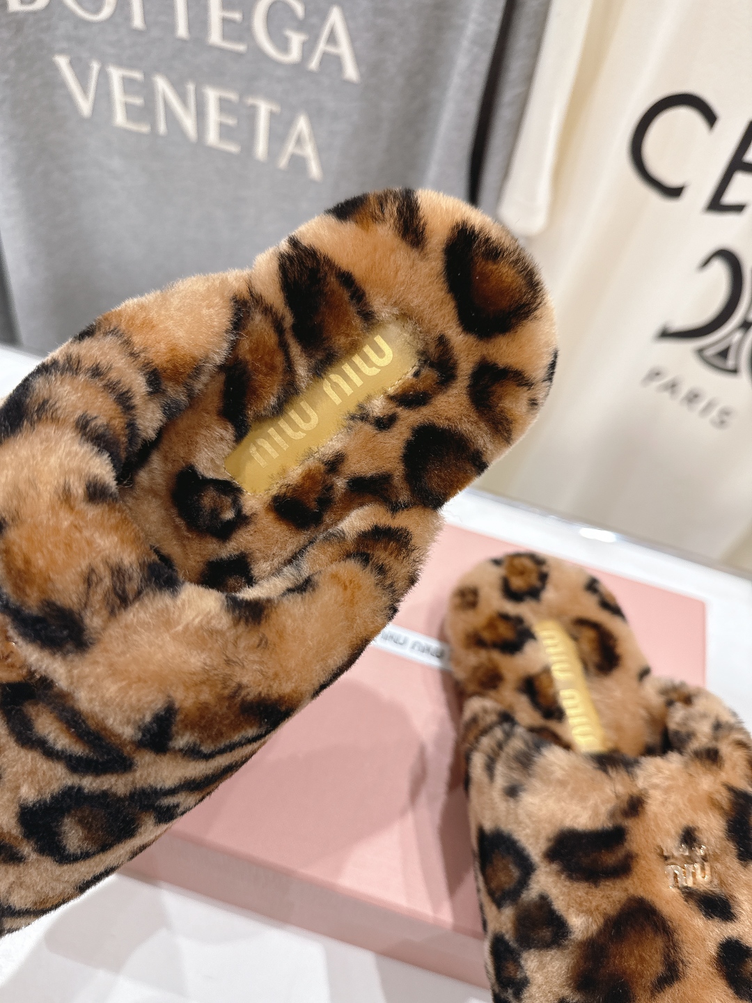 高版本出厂 MiuMiu/缪缪 2025ss秋冬新款勃肯包头毛毛拖鞋毛毛鞋缪缪又让我重新爱了它一次！这季