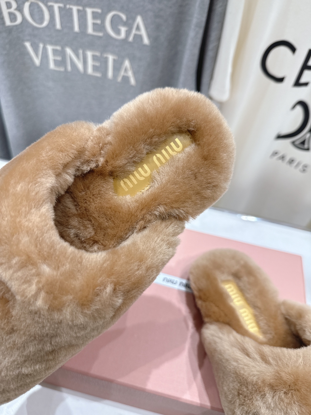 高版本出厂 MiuMiu/缪缪 2025ss秋冬新款勃肯包头毛毛拖鞋毛毛鞋缪缪又让我重新爱了它一次！这季