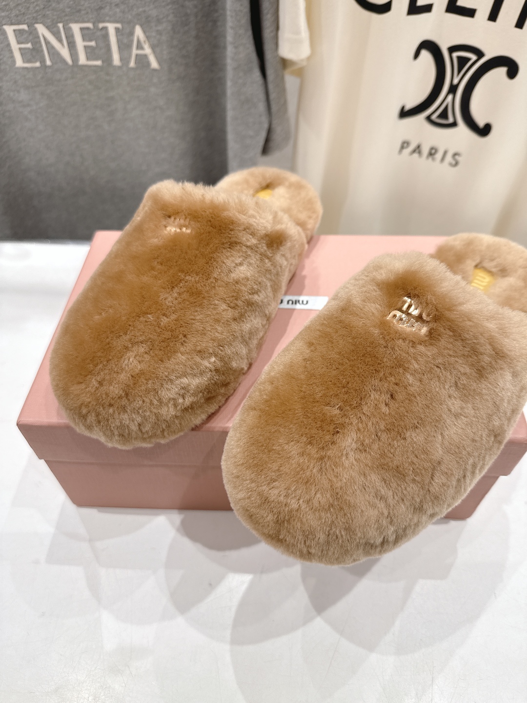 高版本出厂 MiuMiu/缪缪 2025ss秋冬新款勃肯包头毛毛拖鞋毛毛鞋缪缪又让我重新爱了它一次！这季