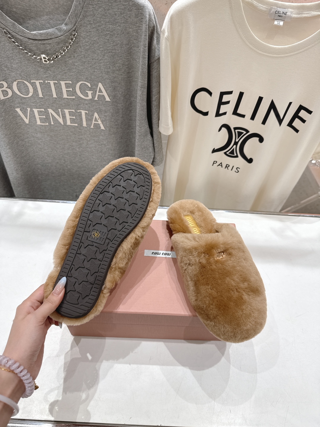 高版本出厂 MiuMiu/缪缪 2025ss秋冬新款勃肯包头毛毛拖鞋毛毛鞋缪缪又让我重新爱了它一次！这季