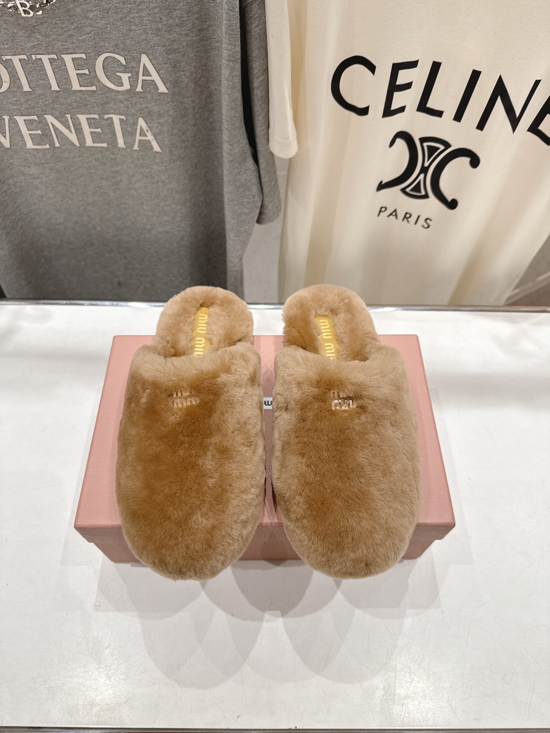 高版本出厂 MiuMiu/缪缪 2025ss秋冬新款勃肯包头毛毛拖鞋毛毛鞋缪缪又让我重新爱了它一次！这季