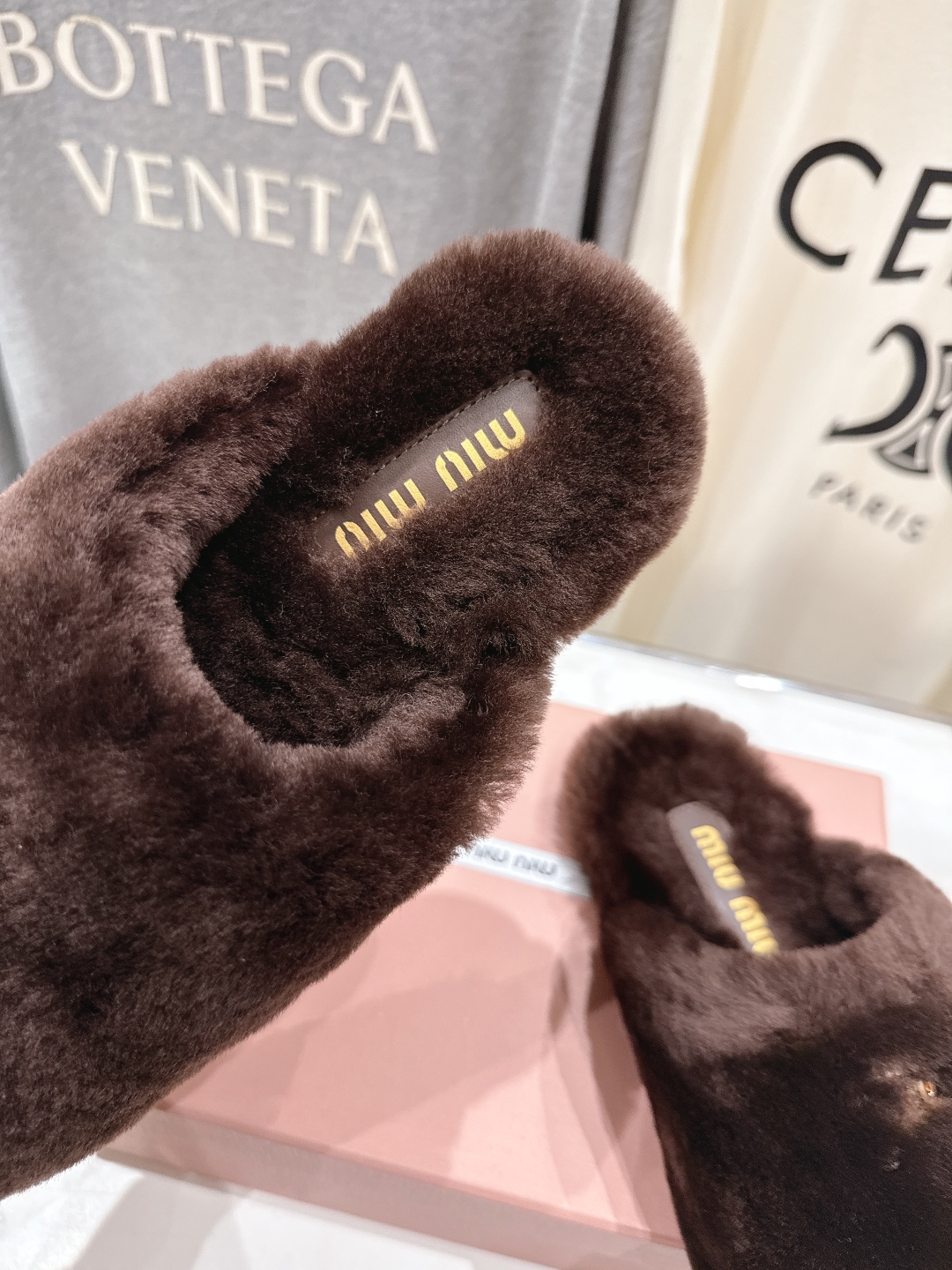 高版本出厂 MiuMiu/缪缪 2025ss秋冬新款勃肯包头毛毛拖鞋毛毛鞋缪缪又让我重新爱了它一次！这季